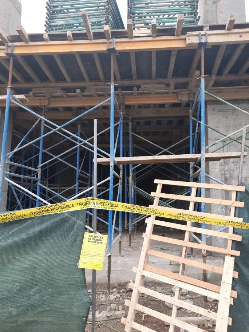 Работник почина во болница откако тешко се повреди на градежен обејкт во Скопје