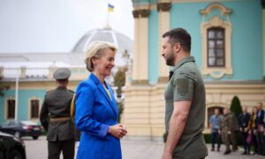 Урсула фон дер Лајен во ненајавена посета на Украина