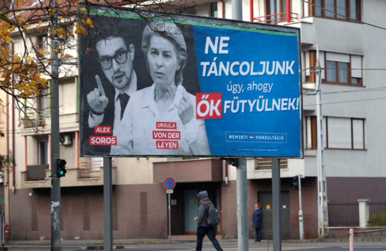 Урсула фон дер Лајен на мета на Орбан: билборди низ Унгарија
