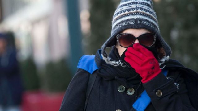 Наутро студено, преку денот сончево