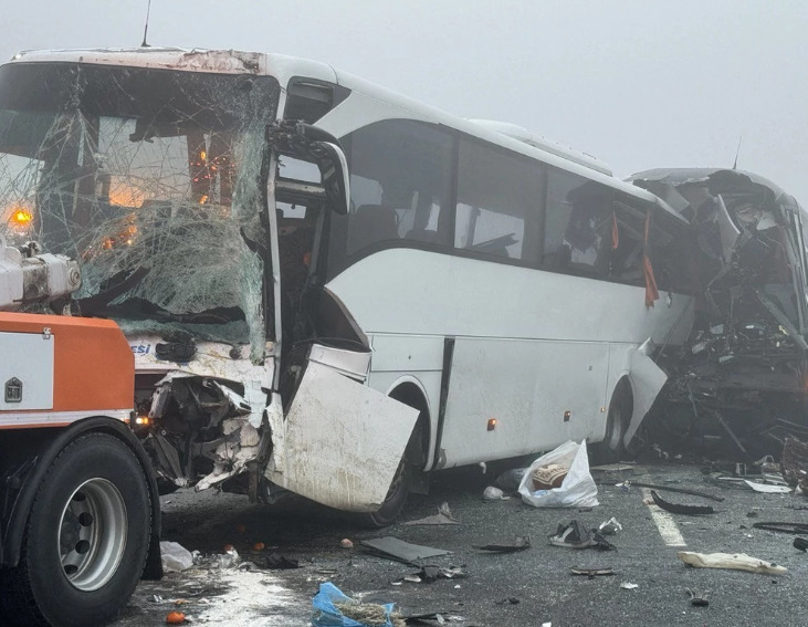 Најмалку 11 загинати, над 50 повредени во сообраќајна несреќа во Турција