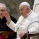 Папата одобри давање благослов на истополови парови, освен во еден случај