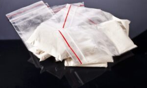 Претрес во скопски Чаир, пронајдена дрога, приведени две лица