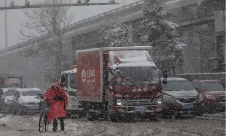 Студен бран ја погоди Кина, затворени автопатишта