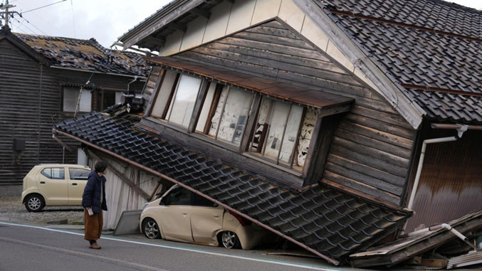 (Видео) Расте бројот на загинати во земјотресот во Јапонија: „Водиме трка со времето“